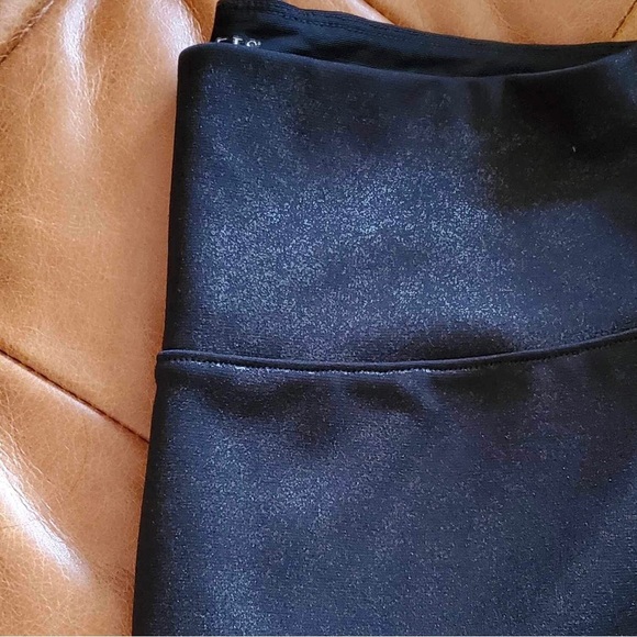 Assets SPANX Faux Leather Structured Shine Leggings - Picture 3 of 7